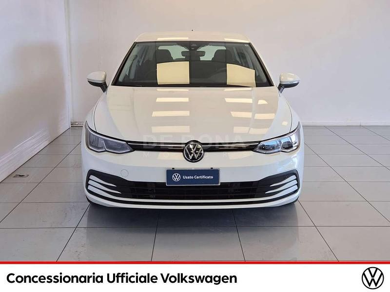 Usata VW Golf VIII Life 131 CV (96 kW) 2024 Bianco Utilitaria