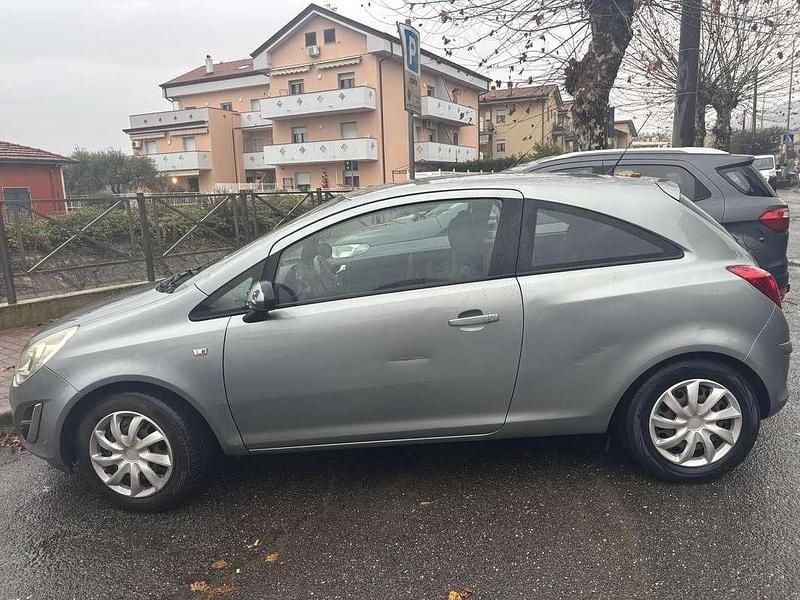 Usata Opel Corsa 86 CV (63 kW) 2013 Berlina