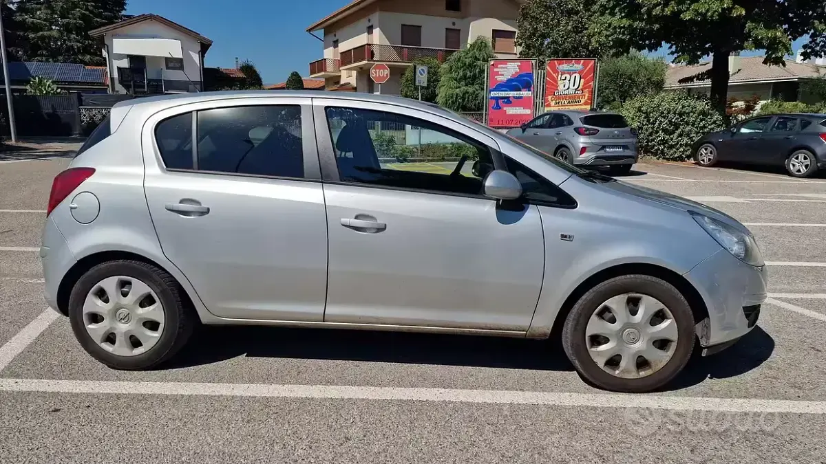 Usata Opel Corsa 75 CV (55 kW) 2010 Grigio Utilitaria
