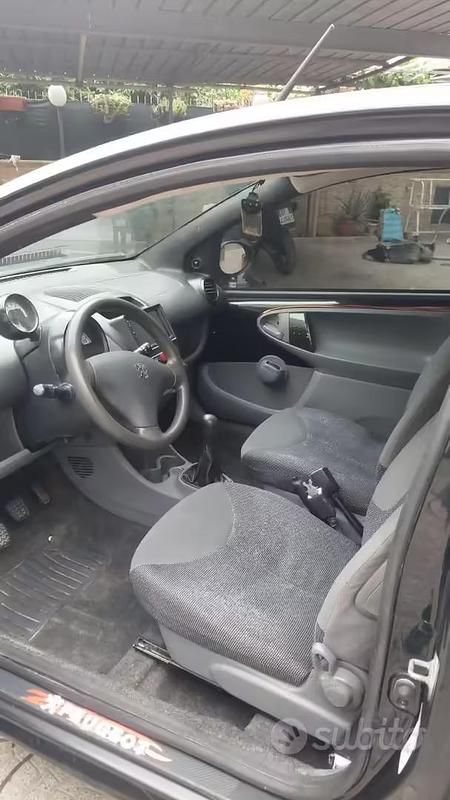Usata Peugeot 107 68 CV (50 kW) 2005 Nero Utilitaria