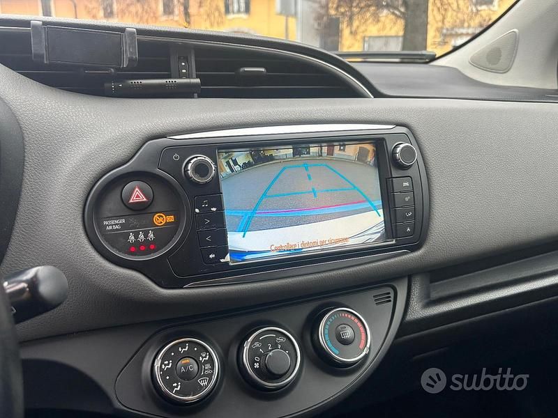 Usata Toyota Yaris 69 CV (50 kW) 2015 Bianco Utilitaria