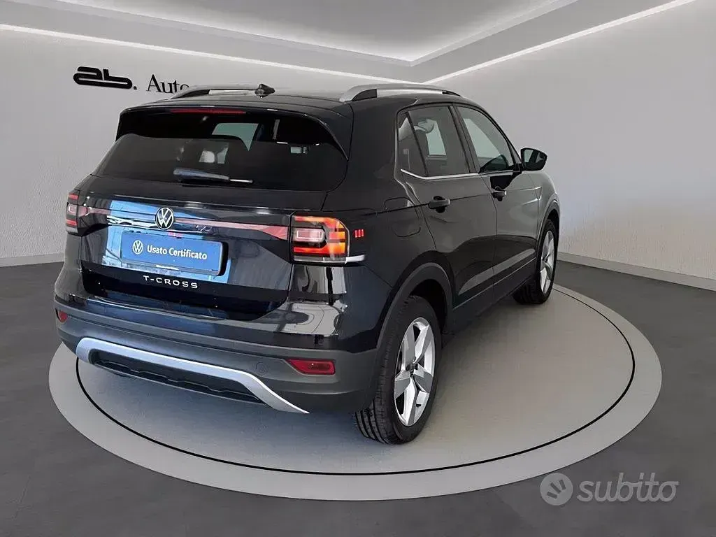 Usado VW T-Cross Advance 110 CV (80 kW) 2023 Negro SUV