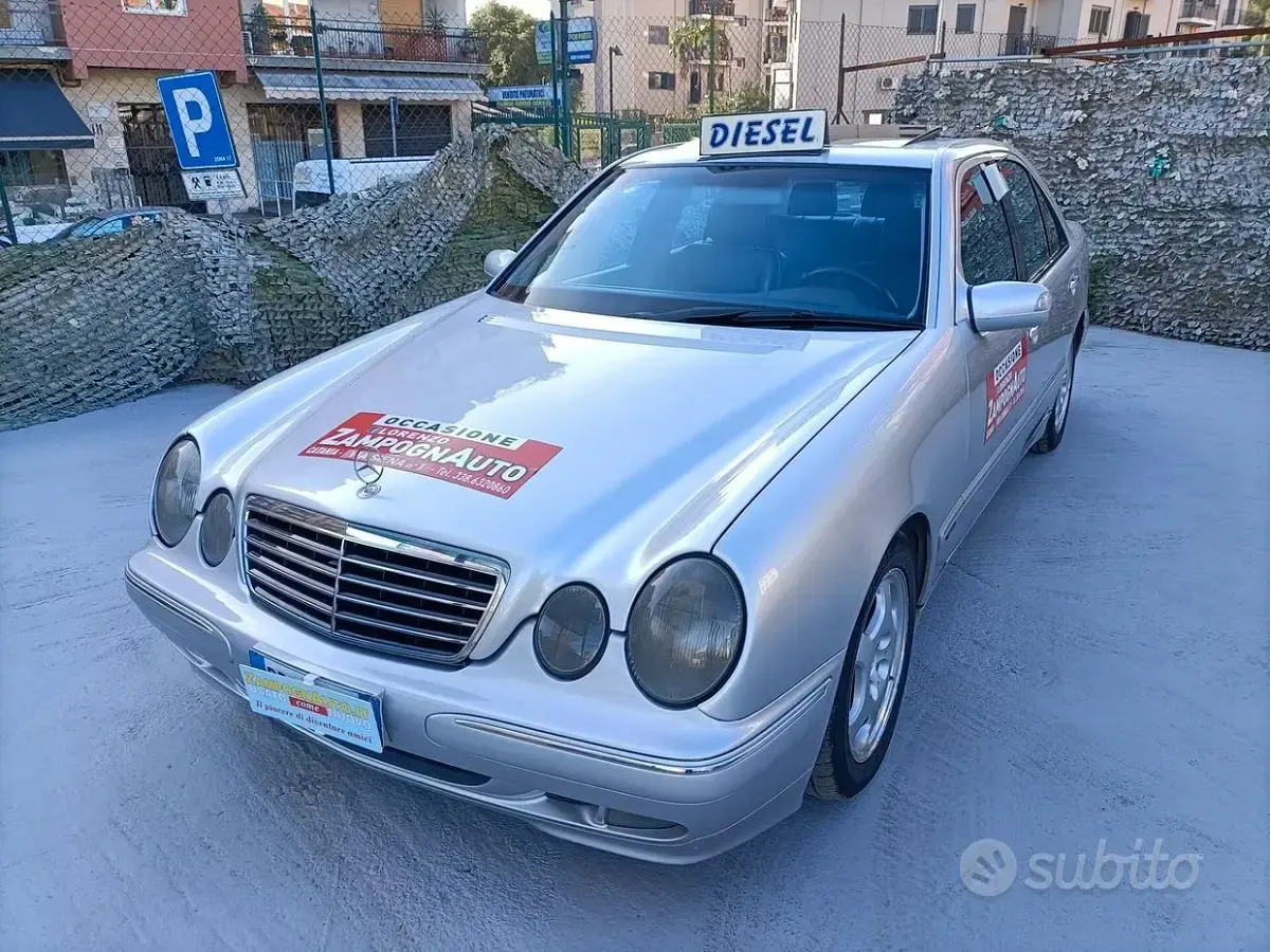 Usata Mercedes E320 Avantgarde 197 CV (144 kW) 2000 Grigio Berlina