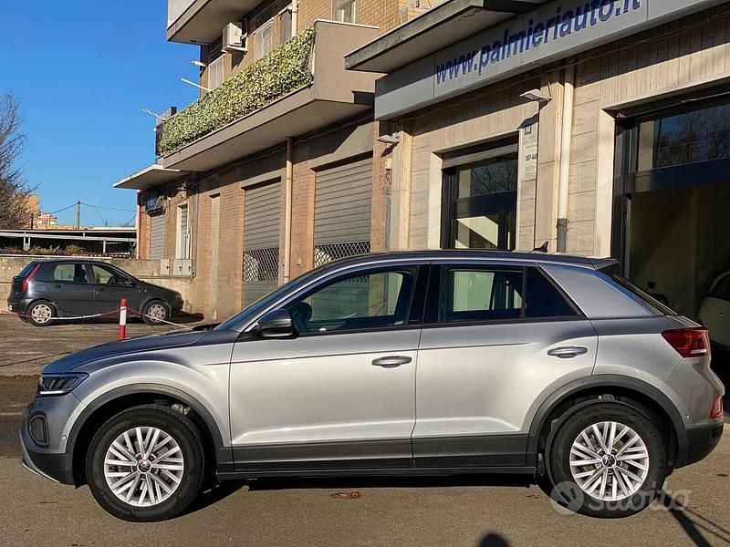 Usata VW T-Roc Life 110 CV (80 kW) 2023 Grigio SUV