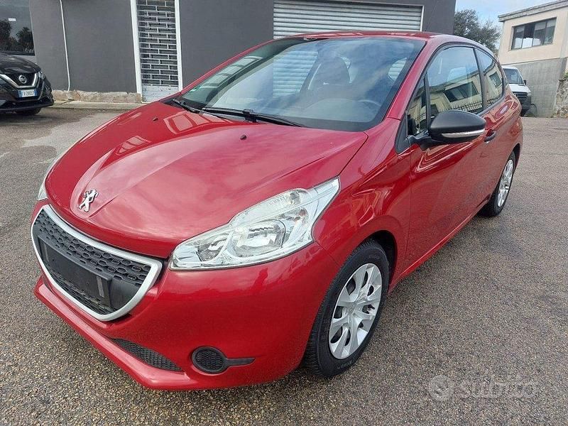 Usata Peugeot 208 68 CV (50 kW) 2014 Bordeaux Utilitaria