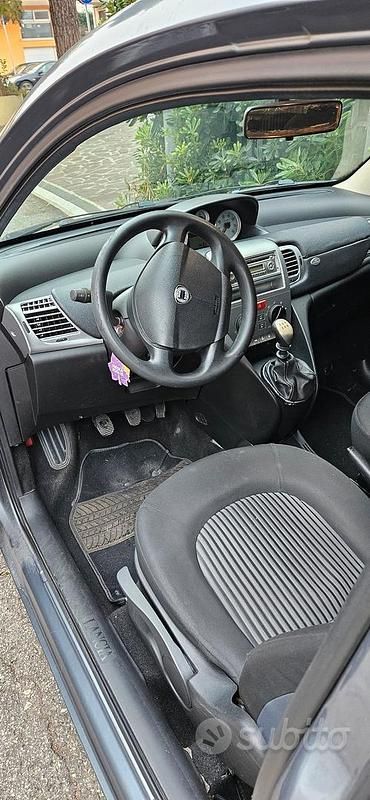 Usata Lancia Ypsilon 60 CV (44 kW) 2004 Utilitaria