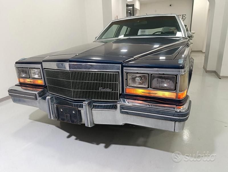 Usata Cadillac Fleetwood Brougham 126 CV (92 kW) 1981 Blu Berlina