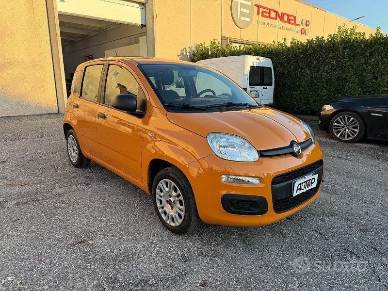 Usata Fiat Panda Easy 69 CV (50 kW) 2019 Arancione Berlina