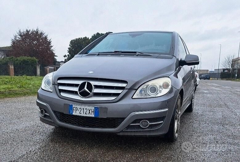 Usata Mercedes B200 140 CV (102 kW) 2008 Grigio Monovolume