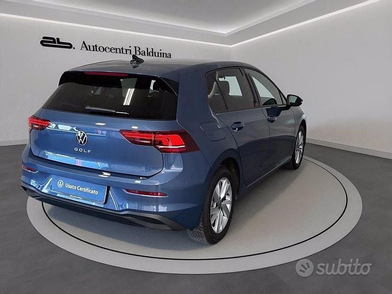 Usata VW Golf VIII Edition 150 CV (110 kW) 2024 Anemone blue metallizzato Berlina
