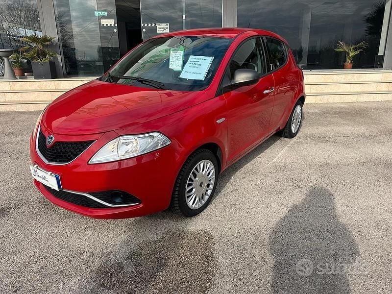 Usata Lancia Ypsilon Gold 95 CV (69 kW) 2017 Rosso Utilitaria