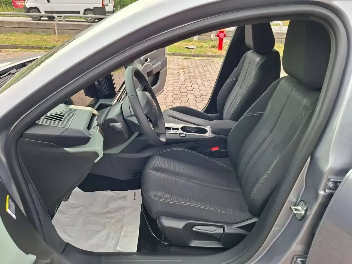 Nuova Lancia Ypsilon 101 CV (74 kW) 2026 Grigio granito (861) Utilitaria