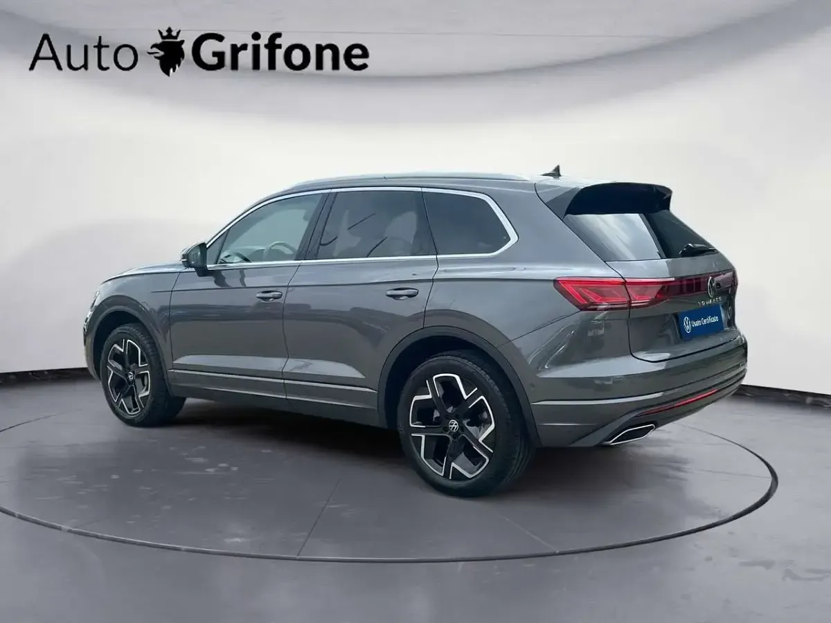 Usata VW Touareg Elegance 231 CV (169 kW) 2023 Arancione SUV