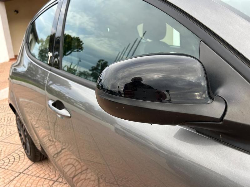 Usata Lancia Ypsilon S 95 CV (69 kW) 2014 Grigio Utilitaria