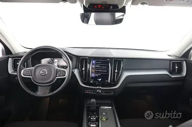 Usata Volvo XC60 Momentum 197 CV (144 kW) 2021 Bianco SUV