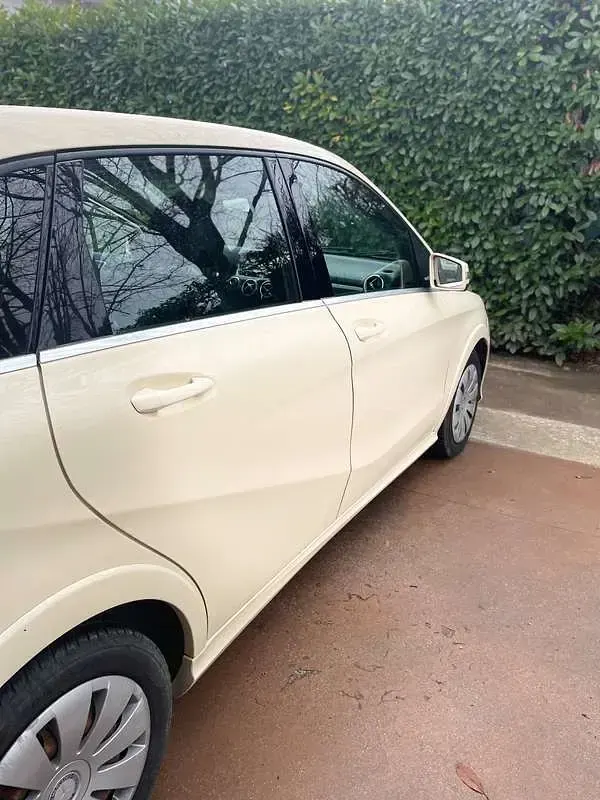 Usata Mercedes B200 Executive 156 CV (114 kW) 2014 Beige Utilitaria