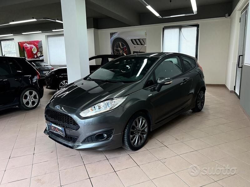 Usata Ford Fiesta ST-Line 75 CV (55 kW) 2017 Grigio Berlina