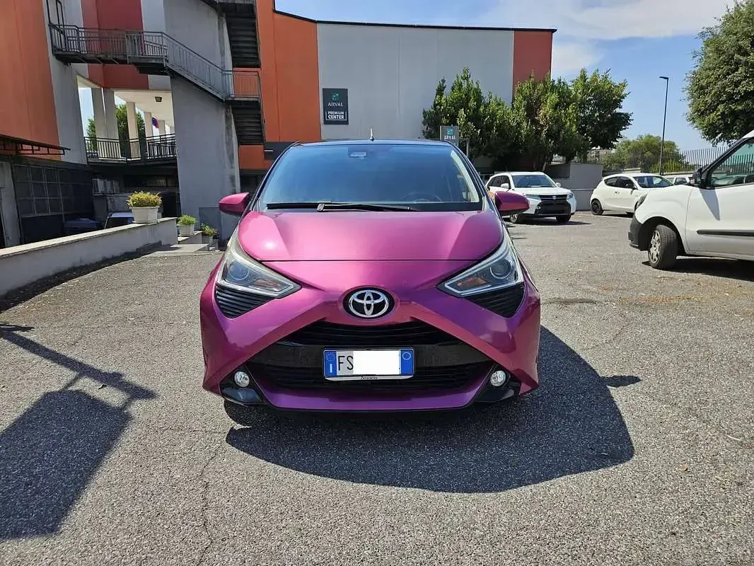 Usata Toyota Aygo X-cite 72 CV (52 kW) 2018 Viola Utilitaria
