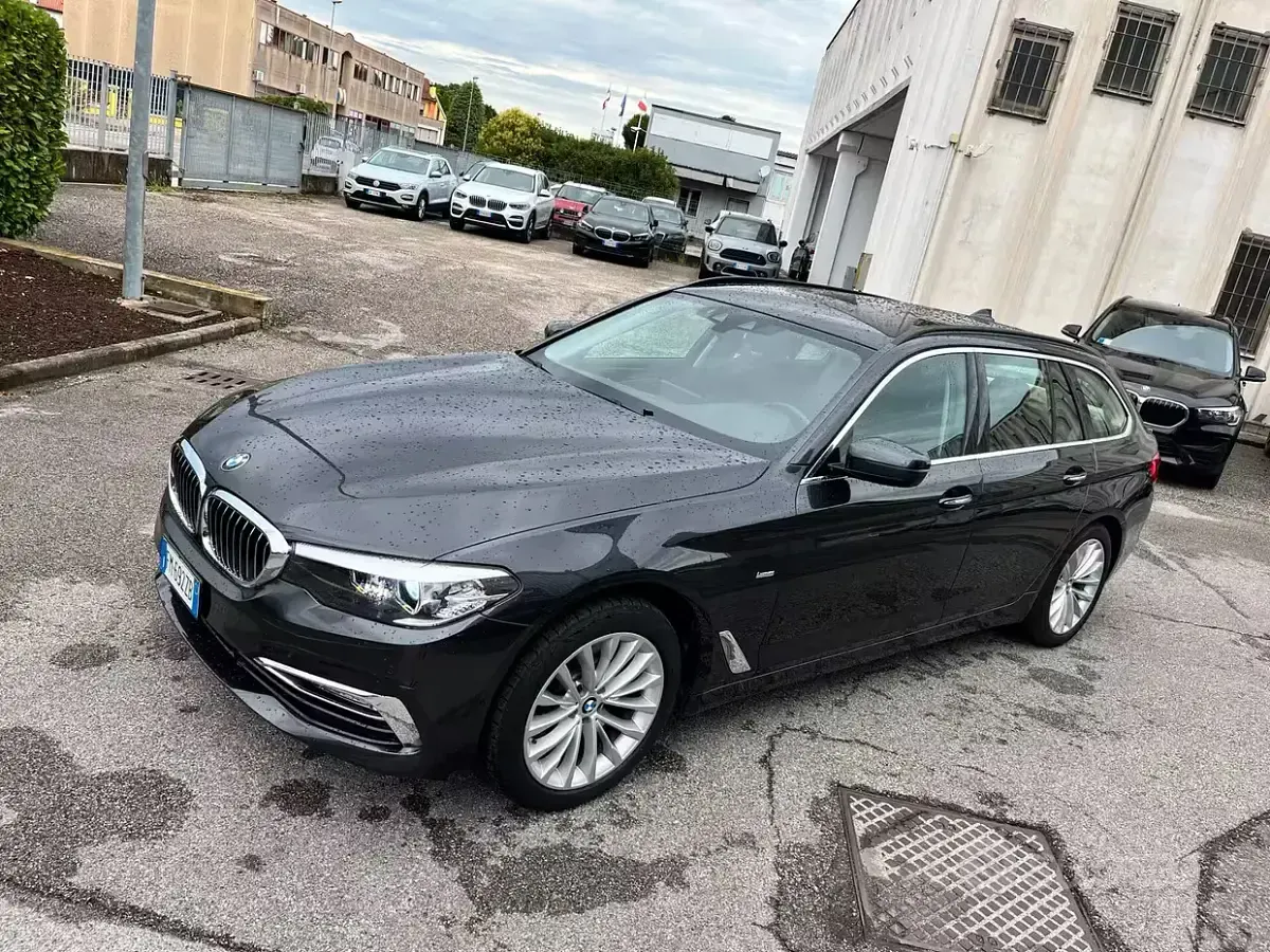 Usata BMW 520 Luxury Line 190 CV (139 kW) 2017 Nero Station wagon