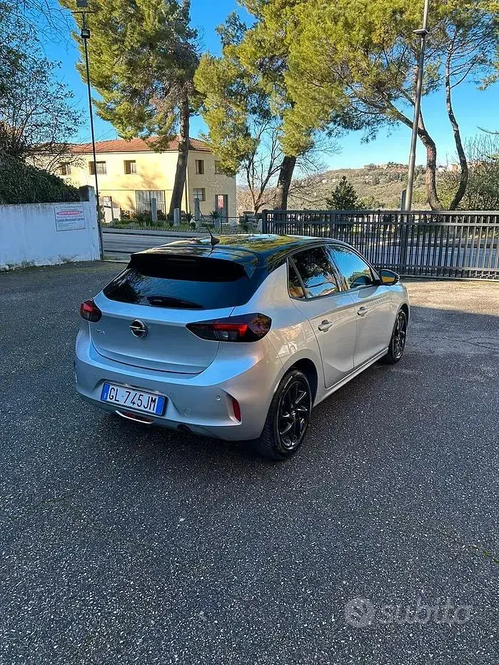Usata Opel Corsa GS Line 102 CV (75 kW) 2022 Grigio Utilitaria