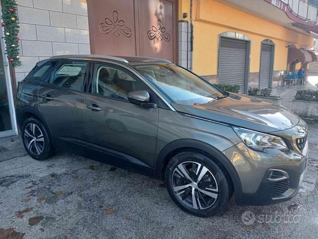 Usata Peugeot 3008 Allure 131 CV (96 kW) 2020 Grigio metallizzato SUV