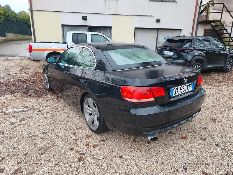 Usata BMW 320 Cabriolet Efficient Dynamics 177 CV (130 kW) 2008 Nero Cabrio