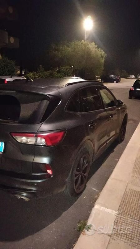 Usata Ford Kuga 120 CV (88 kW) 2023 Grigio SUV