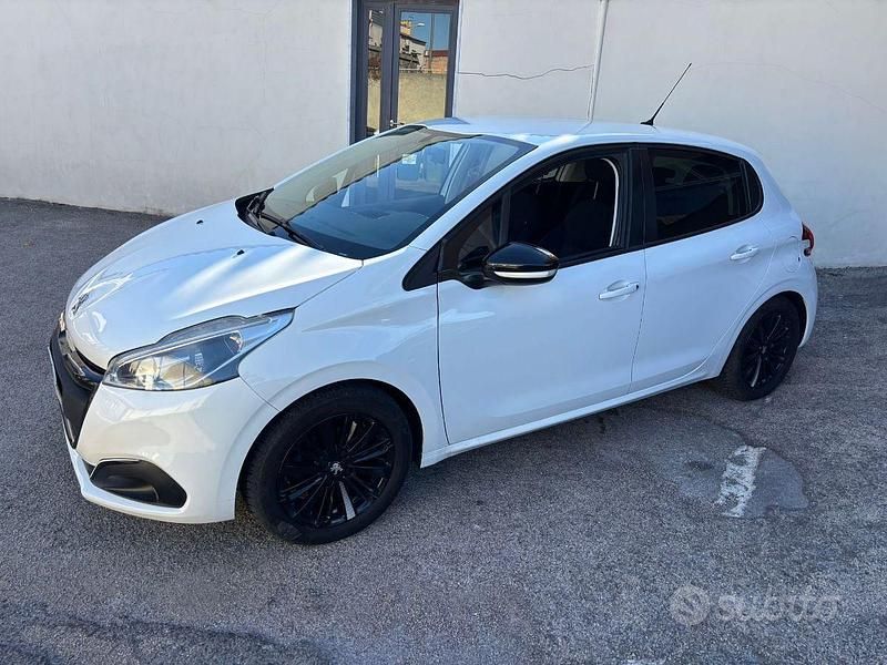 Usata Peugeot 208 Active 75 CV (55 kW) 2018 Bianco Utilitaria