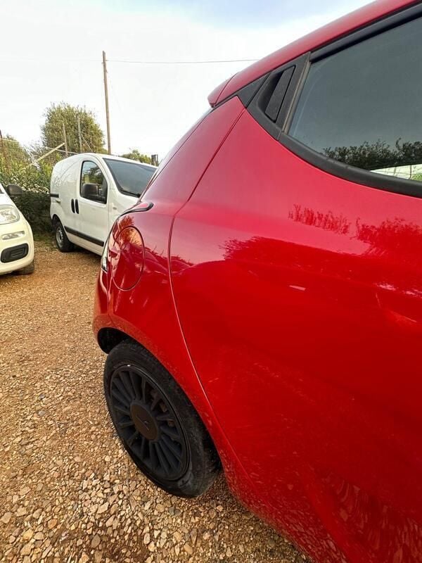 Usata Lancia Ypsilon Silver 70 CV (51 kW) 2021 Rosso Utilitaria