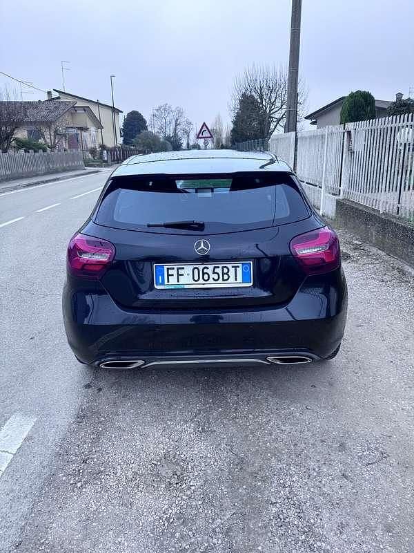Usata Mercedes A180 109 CV (80 kW) 2016 Nero Berlina