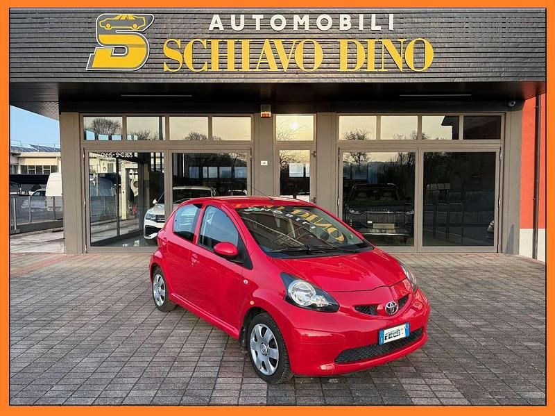 Usata Toyota Aygo 68 CV (50 kW) 2008 Rosso Utilitaria