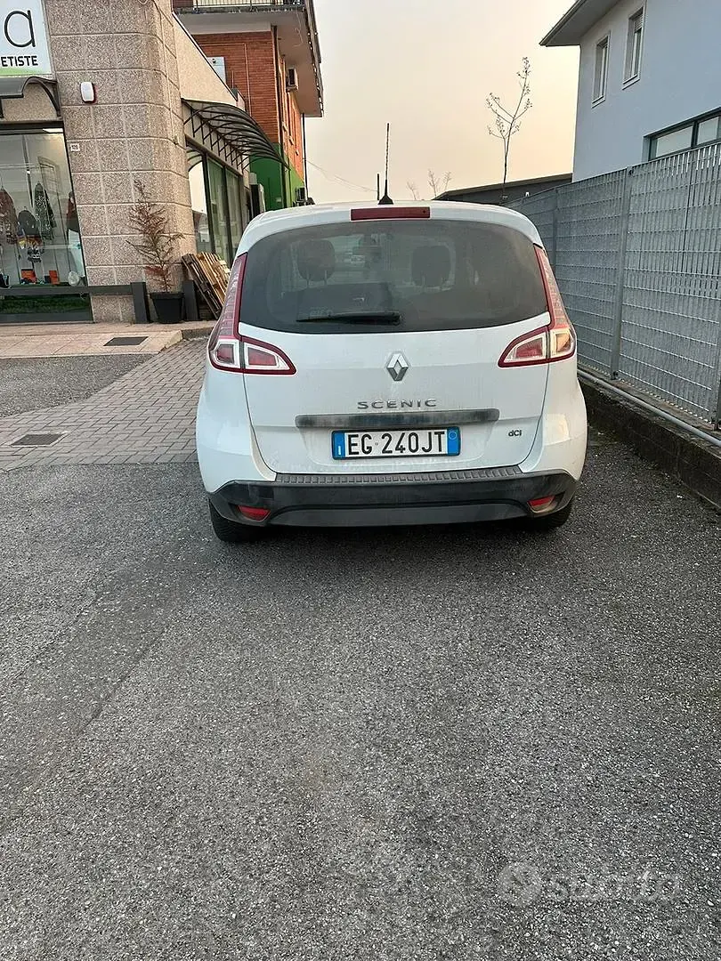 Usata Renault Scenic E-Tech 110 CV (80 kW) 2011 Bianco Monovolume