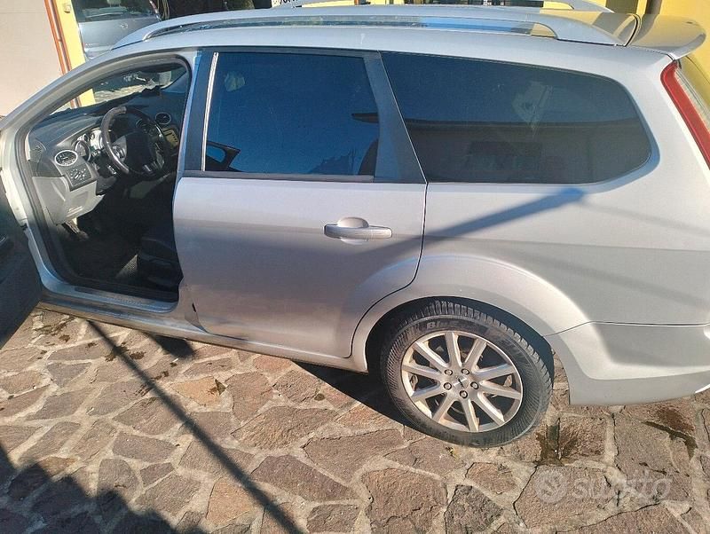 Usata Ford Focus Titanium 2009 Grigio Station wagon