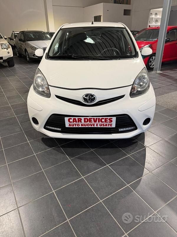 Usata Toyota Aygo 68 CV (50 kW) 2012 Bianco Utilitaria