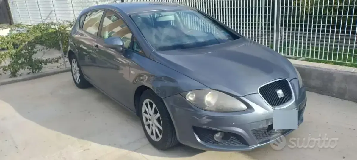 Usata Seat Leon 105 CV (77 kW) 2011 Grigio Utilitaria