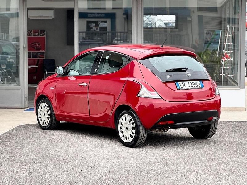 Usata Lancia Ypsilon 95 CV (69 kW) 2013 Rosso Utilitaria