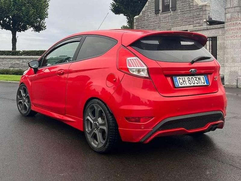 Usata Ford Fiesta Sport 182 CV (133 kW) 2017 Rosso Utilitaria