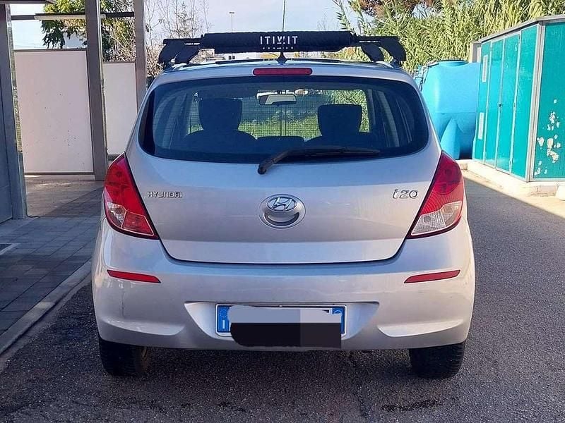 Usata Hyundai i20 Edition 84 CV (61 kW) 2012 Argento Berlina