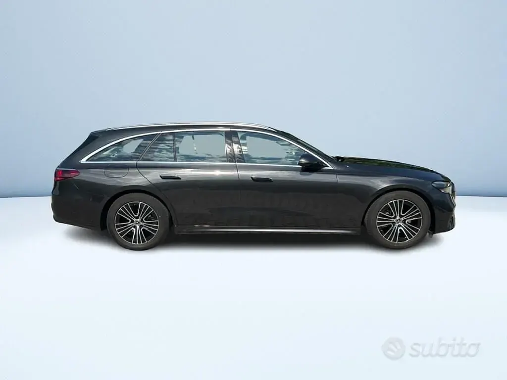 Usata Mercedes E200 Advanced 163 CV (119 kW) 2025 Grigio Station wagon