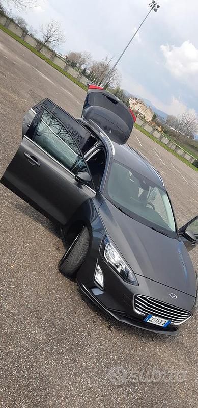 Usata Ford Focus 120 CV (88 kW) 2022 Grigio Station wagon