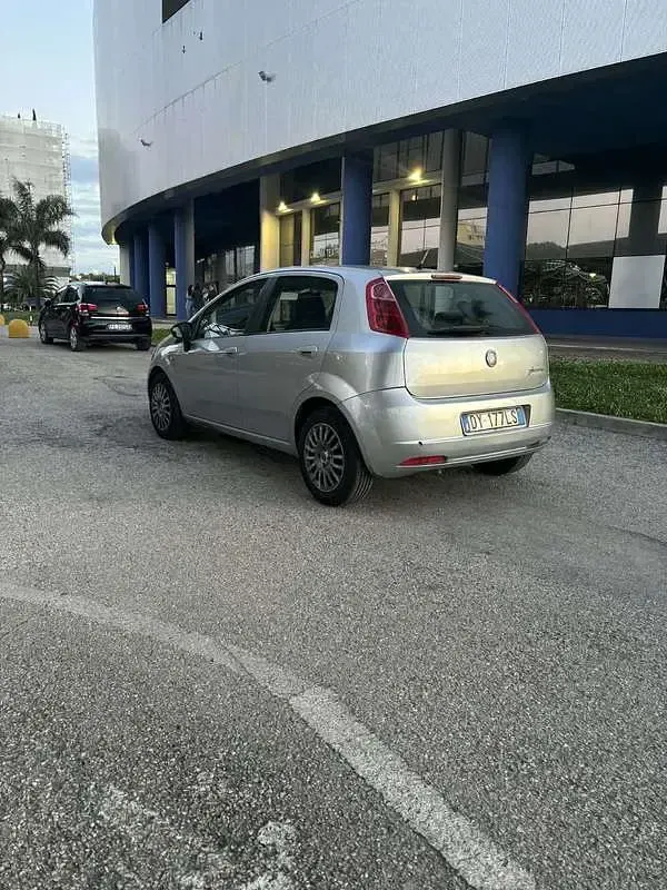 Usata Fiat Grande Punto Dynamic 77 CV (56 kW) 2010 Utilitaria