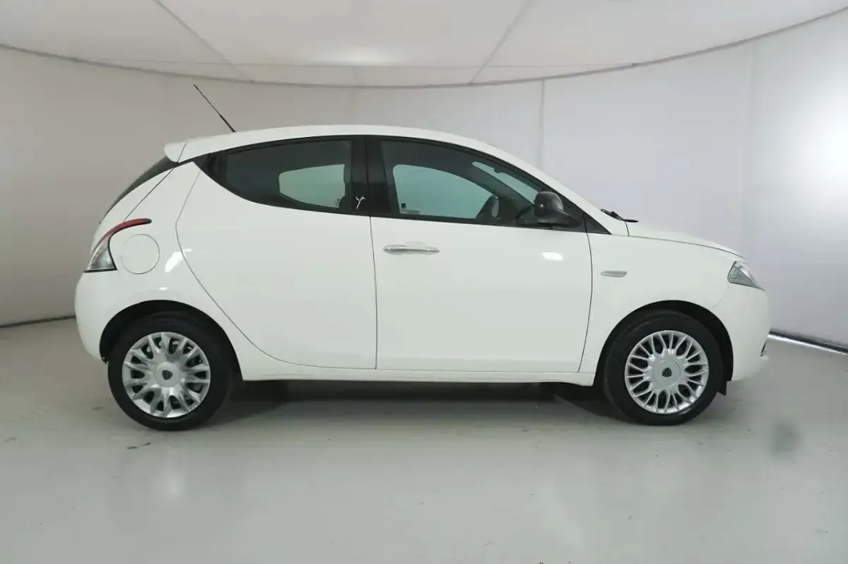 Usata Lancia Ypsilon 95 CV (69 kW) 2017 Bianco Utilitaria