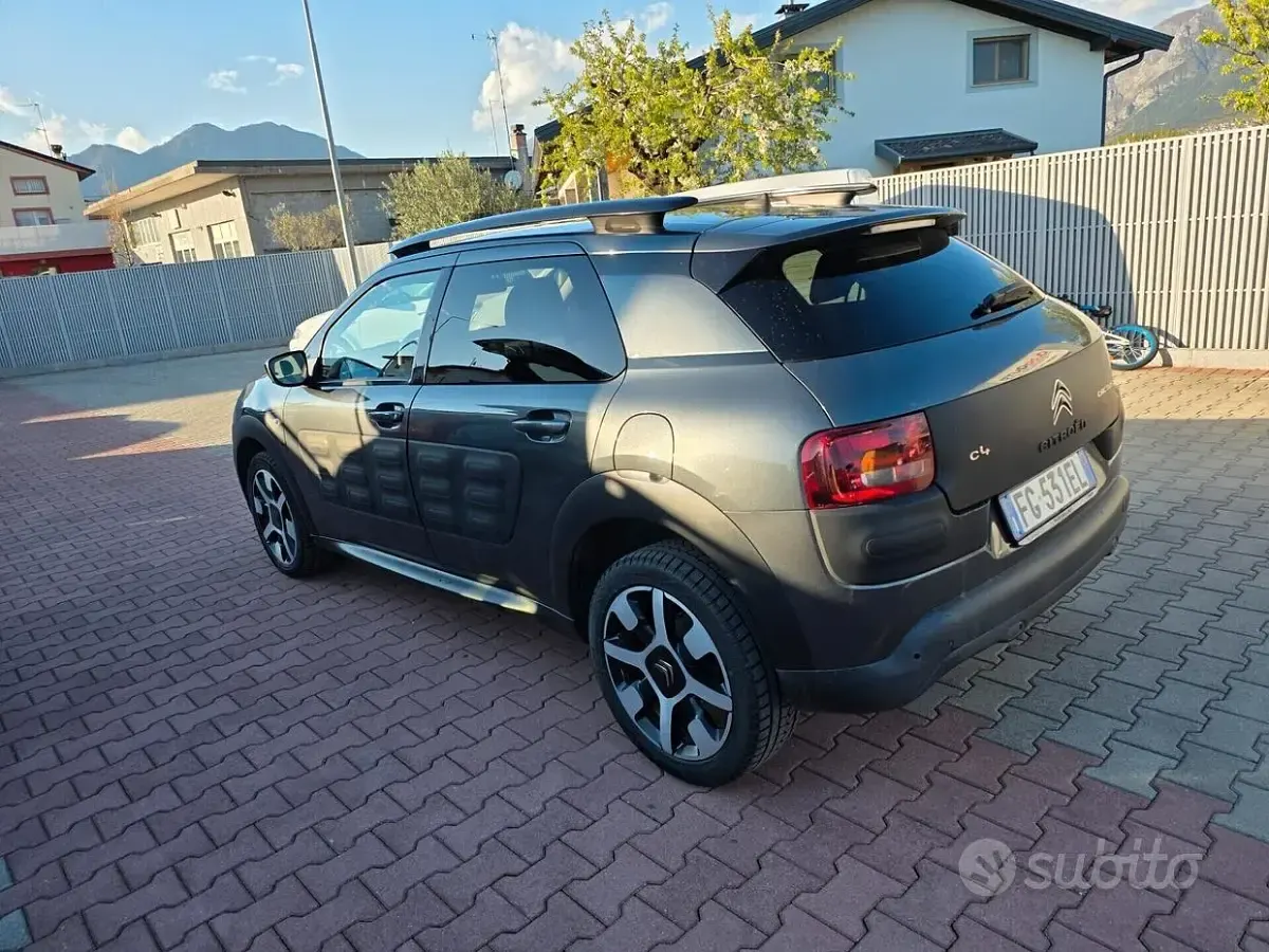 Usata Citroën C4 Cactus Shine 99 CV (72 kW) 2017 Grigio Utilitaria