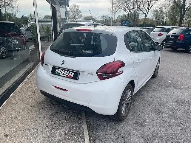 Usata Peugeot 208 Active 102 CV (75 kW) 2020 Bianco Utilitaria