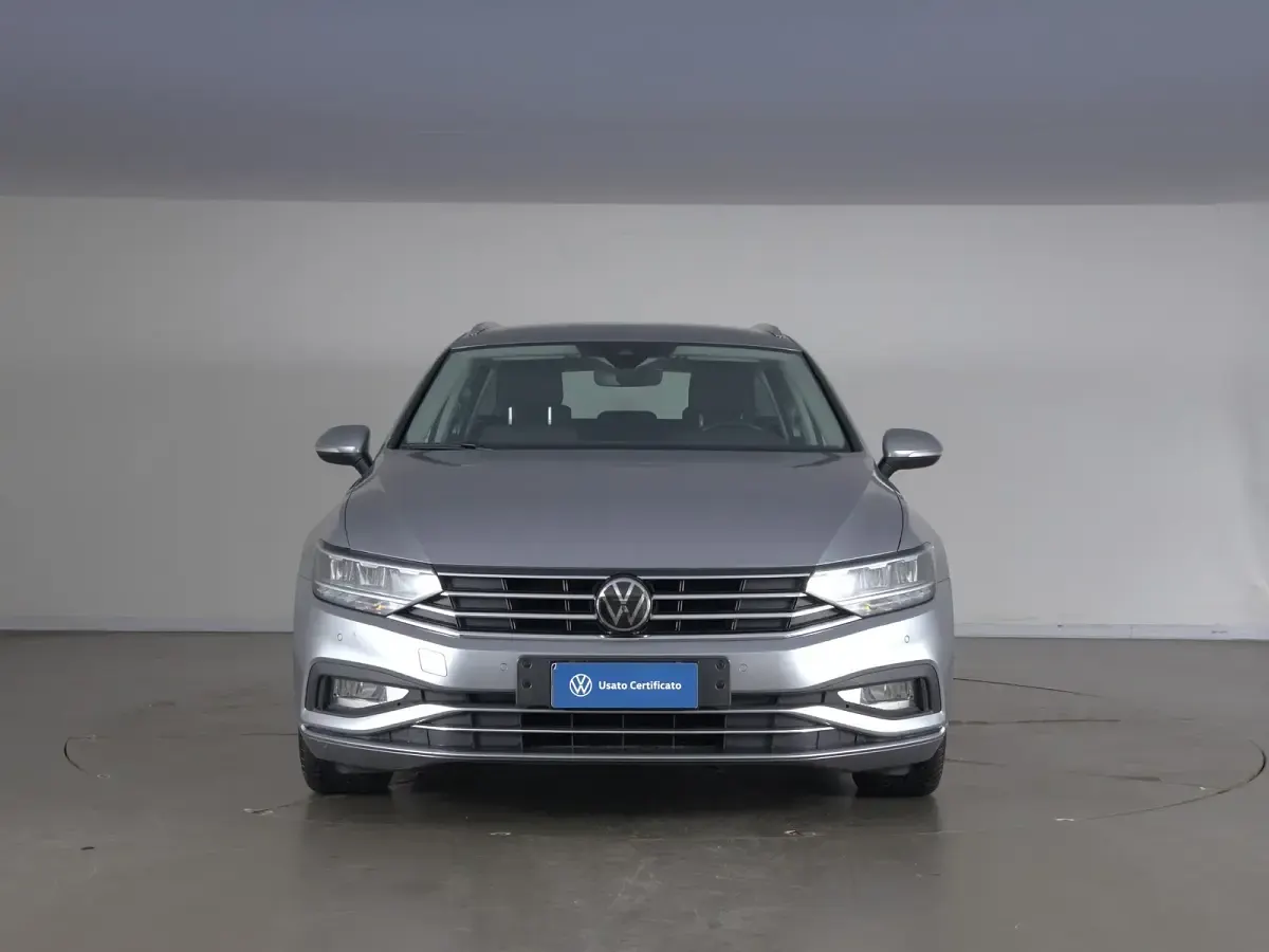 Usata VW Passat Business 122 CV (89 kW) 2024 Pyrit silver metallizzato Station wagon