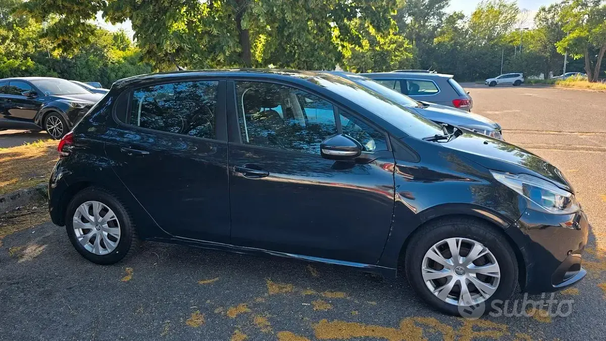 Usata Peugeot 208 68 CV (50 kW) 2018 Nero Utilitaria