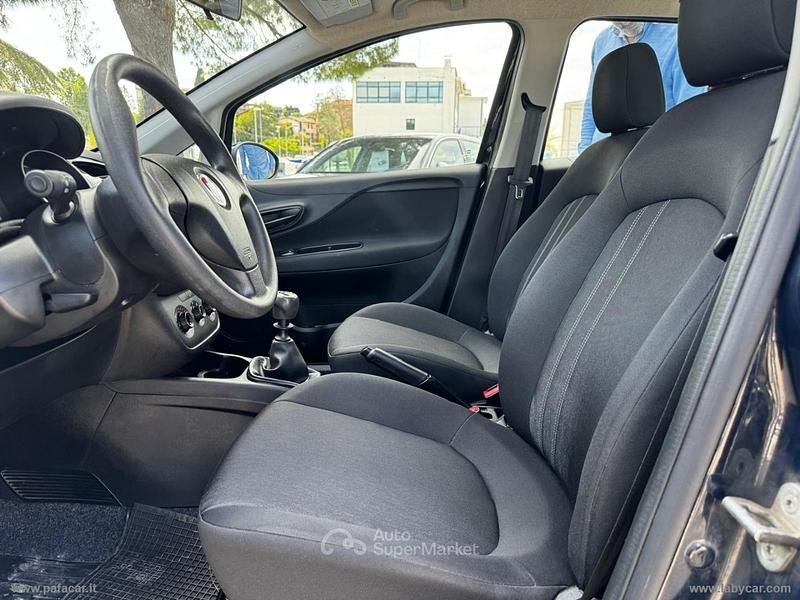 Usata Fiat Punto Lounge 77 CV (56 kW) 2015 Blu Utilitaria