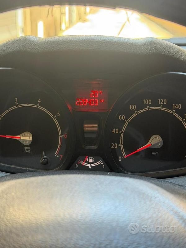 Usata Ford Fiesta 97 CV (71 kW) 2011 Blu Utilitaria