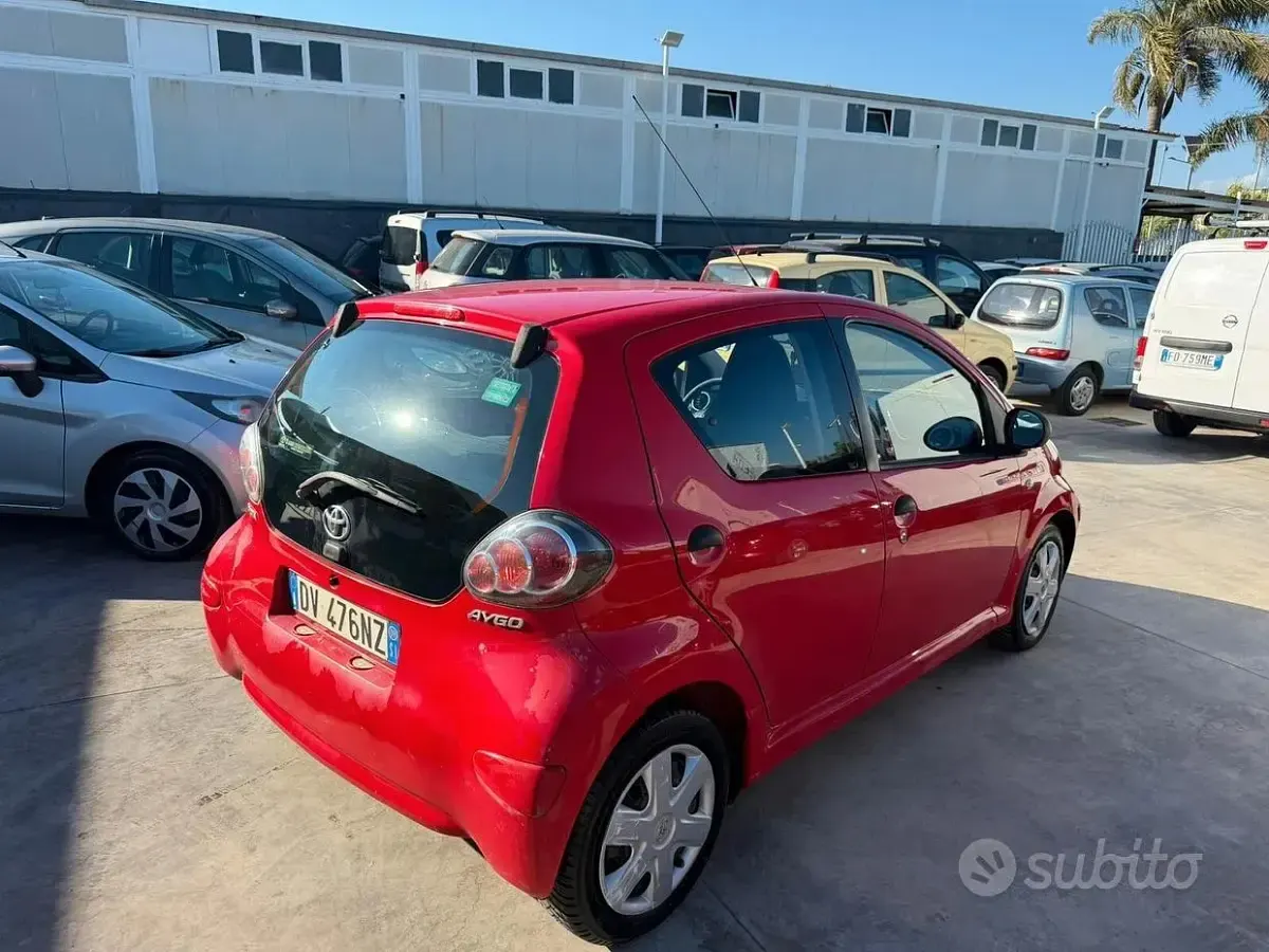 Usata Toyota Aygo Sol 68 CV (50 kW) 2009 Rosso Utilitaria