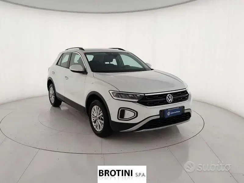 Begagnad VW T-Roc Life 110 HK (80 kW) 2023 Vit SUV
